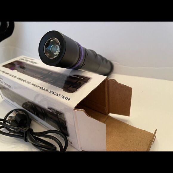 8 in 1 CAR CHARGER - MIB - Picture 4 of 4